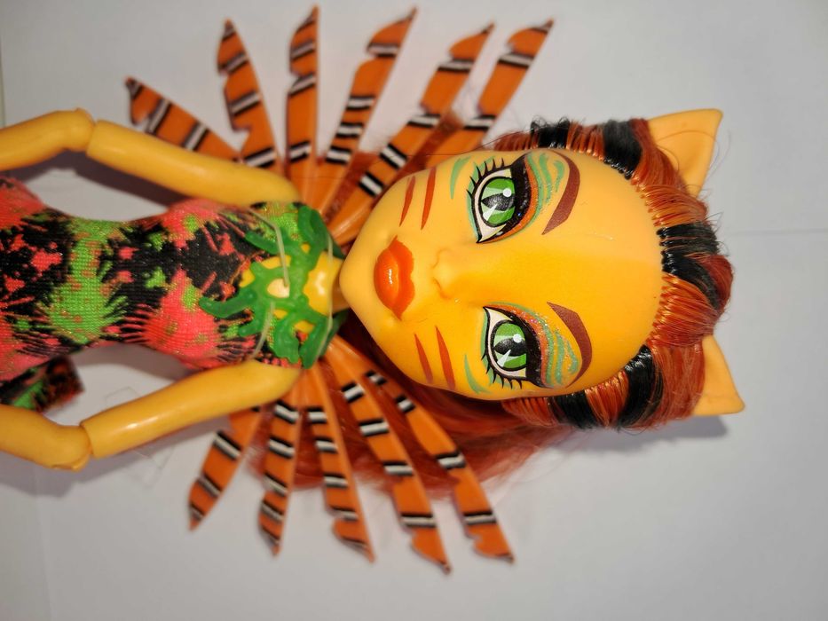 Ляльки Barbie,  monster high, Rainbow High та інше