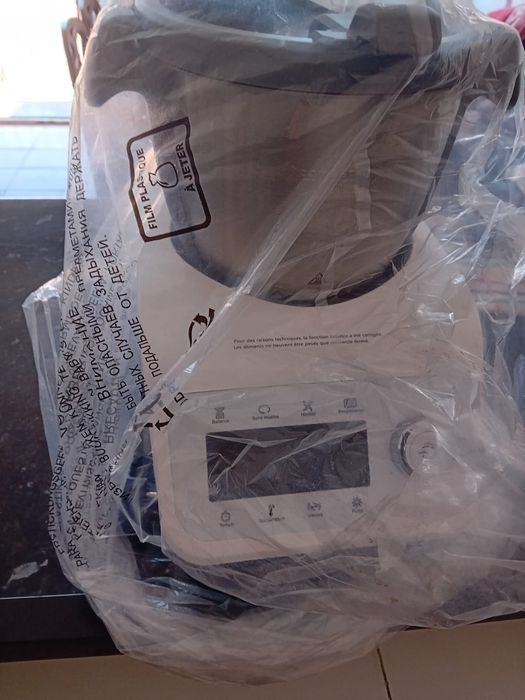 New Kitchen Robot426134013687910401