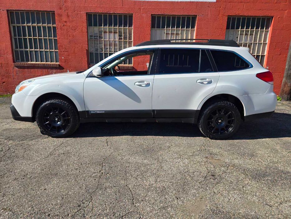Subaru Outback 2.5i Limited      2013