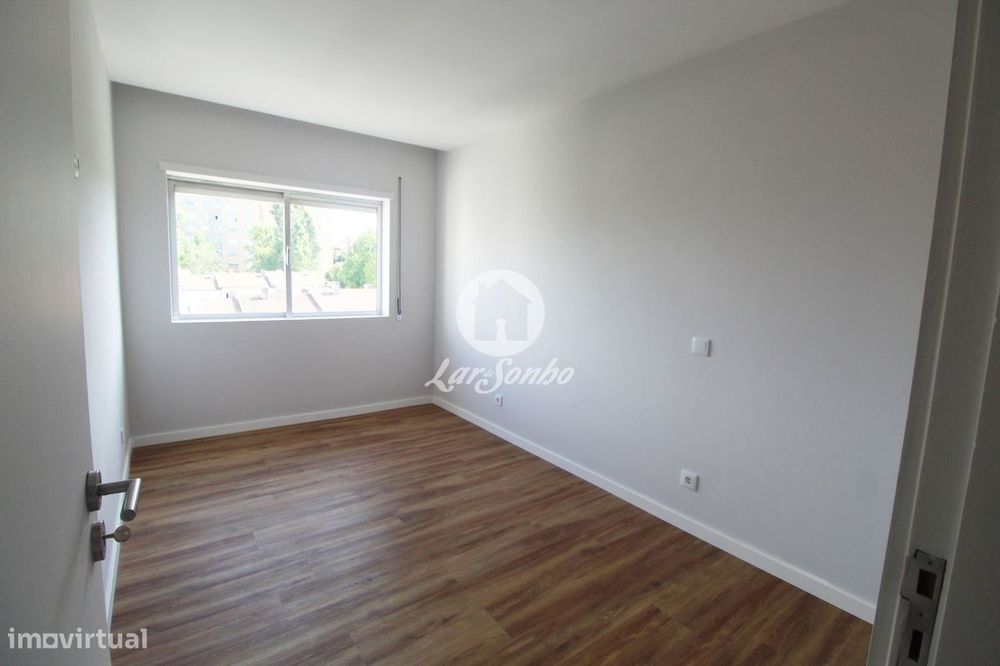 Apartamento T2, remodelado, localizado na prestigiada Urbanização N...