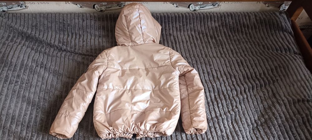 Куртка на дівчинку 4-5років