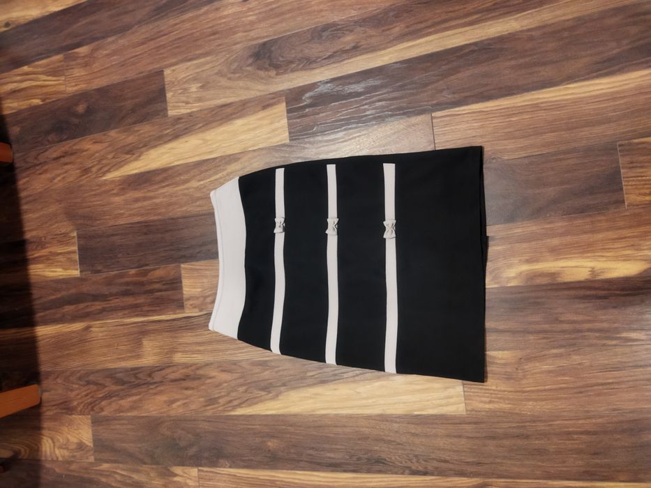 Elegancka spódnica M