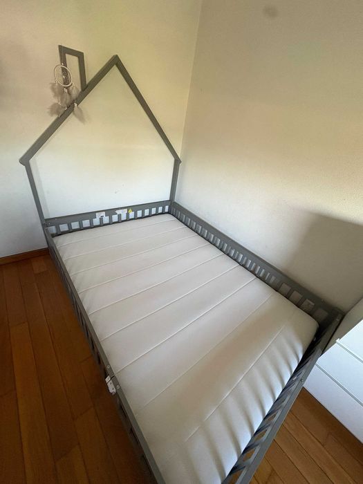 Cama de chão ideal para crianças. Cama montessori