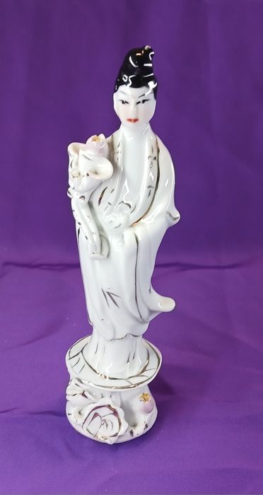 Estatueta de porcelana