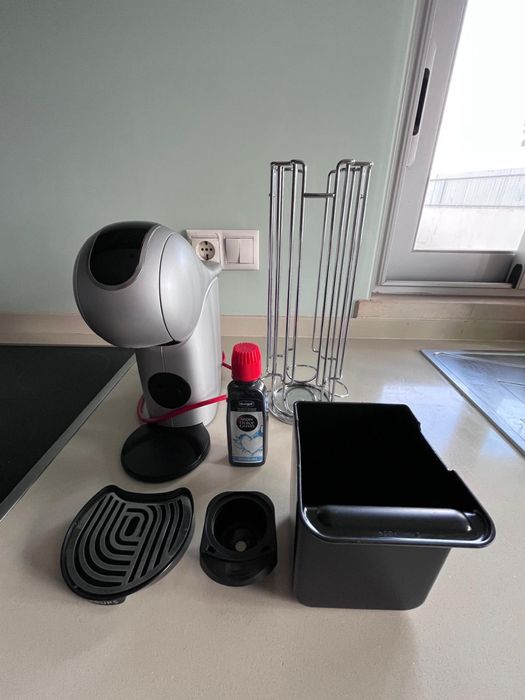 Maquina de Bebidas Dolce Gusto Krups com Oferta de Porta Capsulas, Deposito de Capsulas usadas e Descalcificante