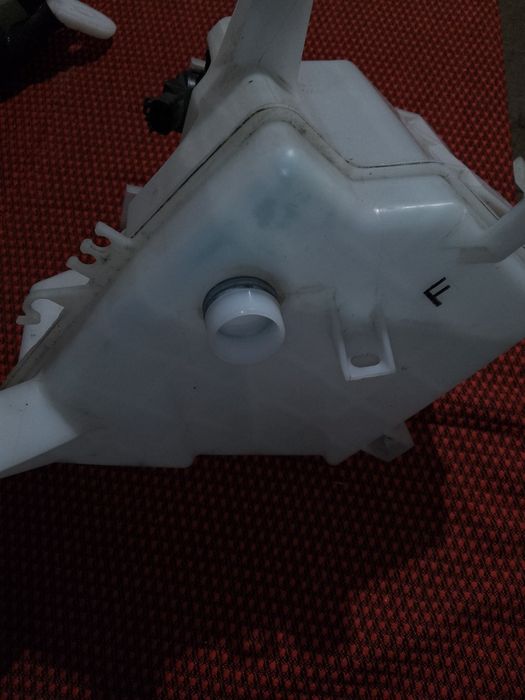 Бачек антифриза,Тойота корола