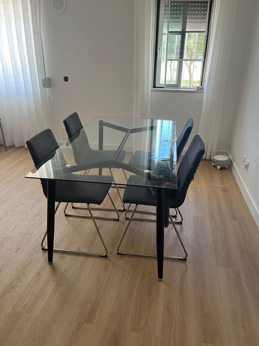 Mesa de Refeições (em vidro)