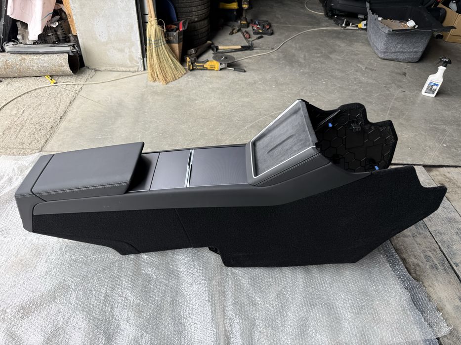 Консоль,підлокітник Tesla model Y Juniper, Тесла модель У Джуніпер