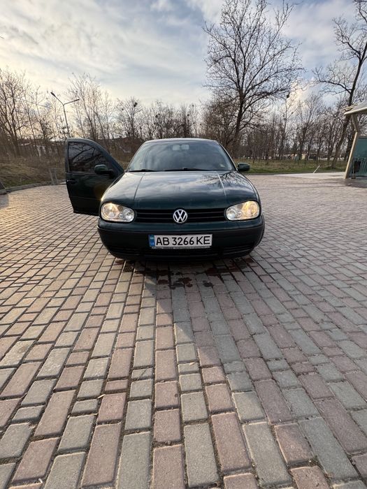 Продам Volkswagen Golf 1.6 2000р