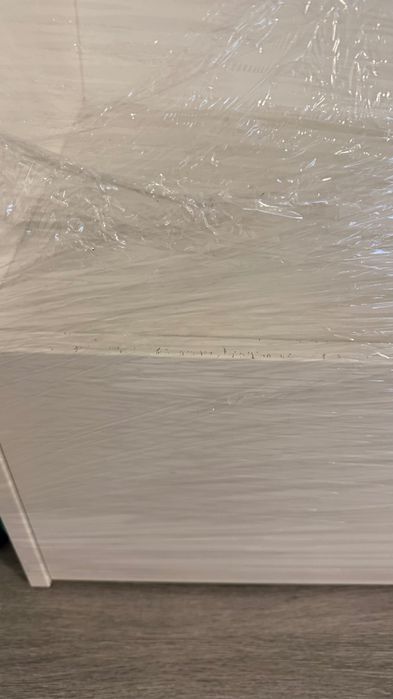 prateleiras e caixa de armazenamento