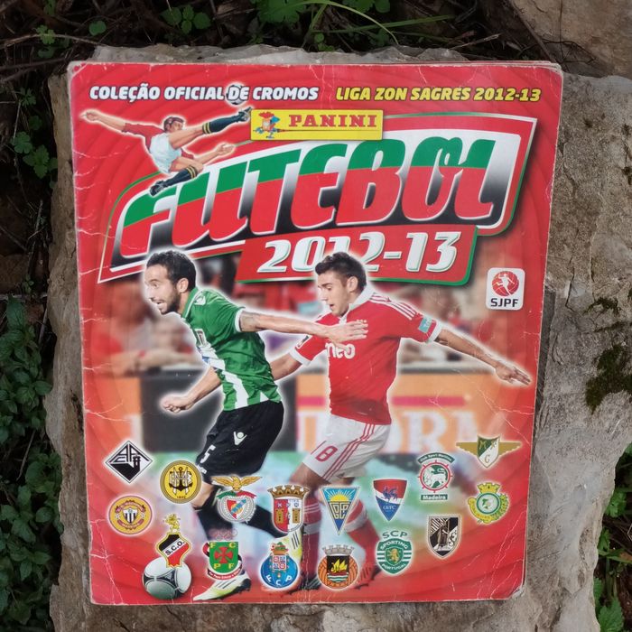 3 Cadernetas de futebol incompletas