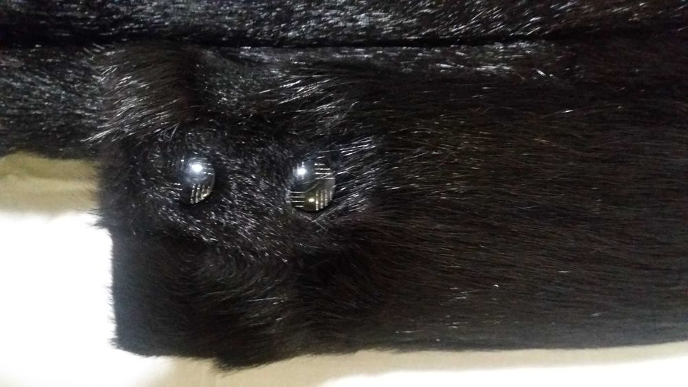 Прода шубу з нутрії