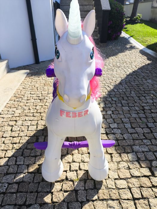 Unicórnio elétrico Feber