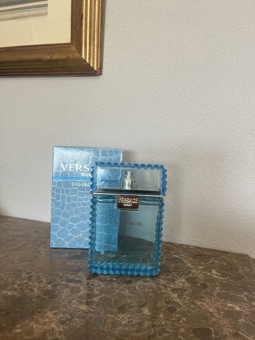 Versace perfum .