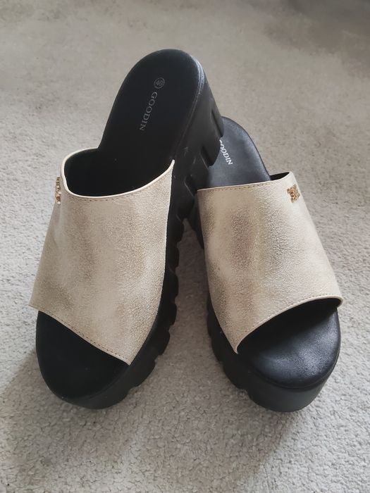 Klapki na koturnie rozmiar 40