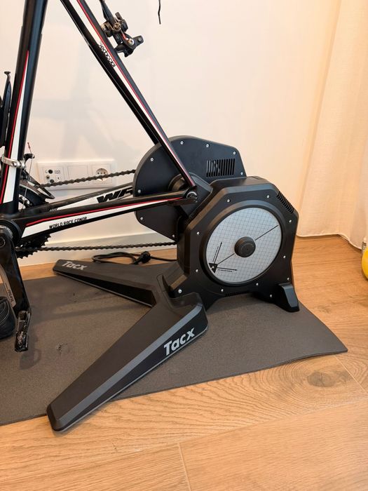 Tacx Flux S Smart + Cassete + Apoio de Roda