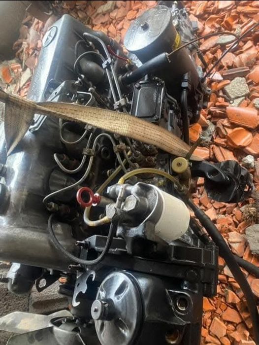 Motor Mercedes w123 300d