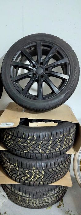 Toyota CHR Jantes 18“ cor preta e Pneus Hancook de inverno (usados)
