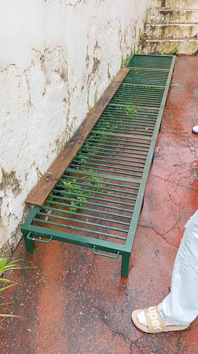 Plataforma/suporte para armazenar/guardar lenha em metal