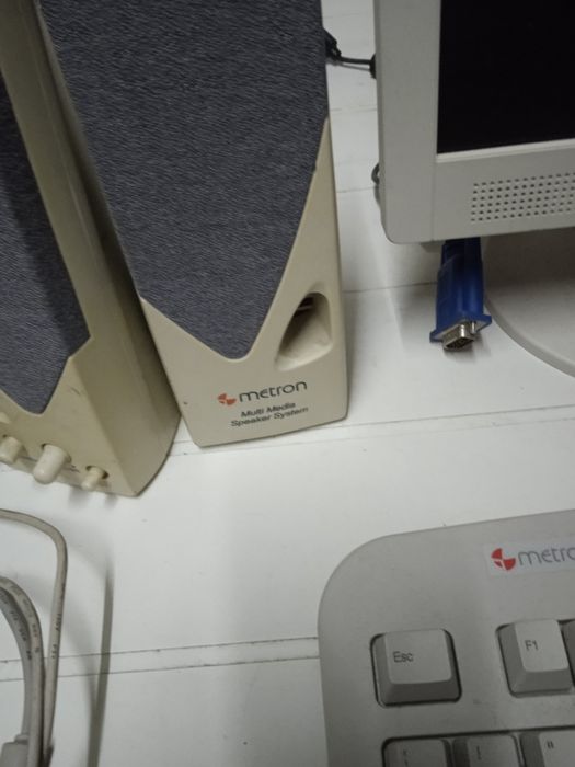 Computador  secretaria Acer window xp e portátil hp e máquina escrever