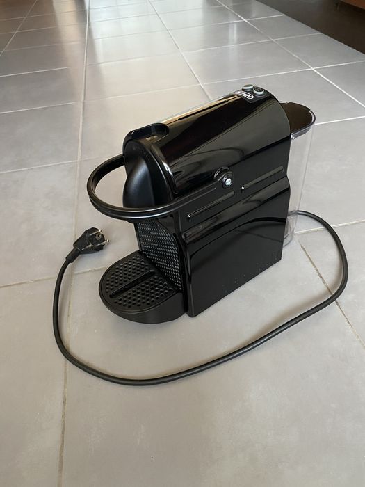 Máquina de café Nespresso/DēLonghi, como nova