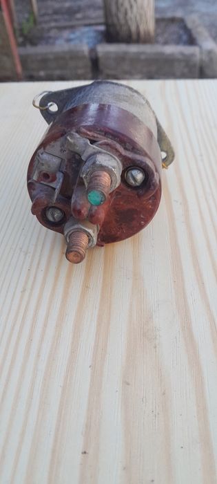 Реле стартера витягищює  на Ваз 2101-07