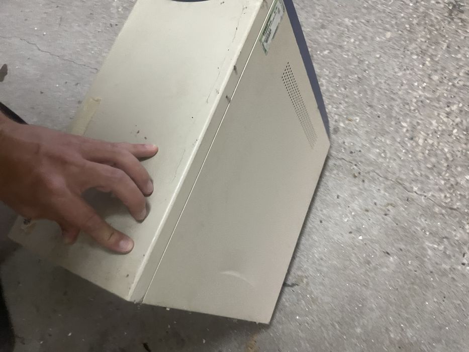 Vendo computador antigo e leitor cassetes
