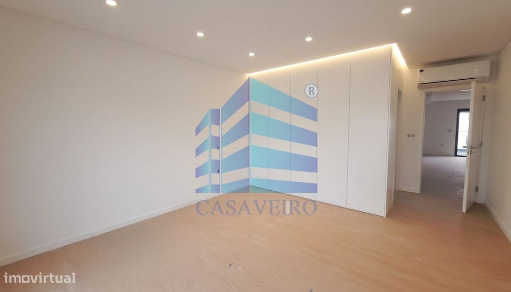 Apartamento T1  com Terraço no centro de Esgueira