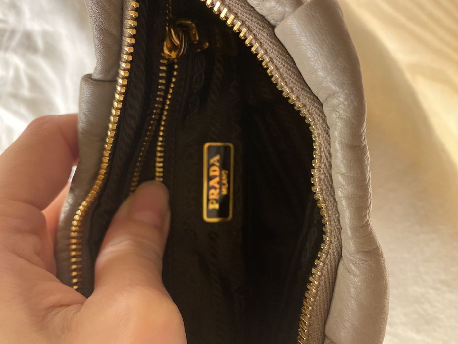 Клатч Prada бежевый