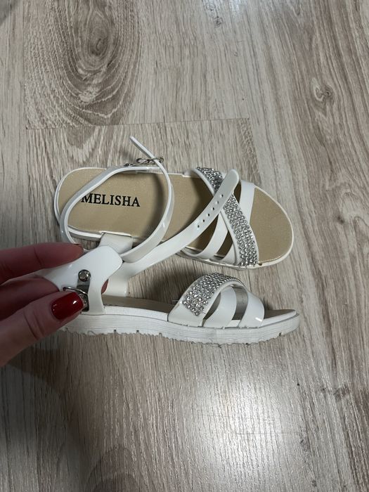 Летние босоножки на девочку 4-5 лет