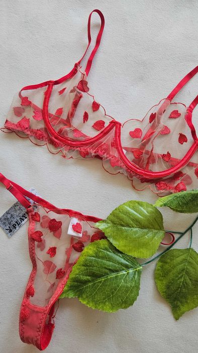 NOWY komplet bielizny Playboy biustonosz stringi w serduszka seksowna bielizna biustonosz stringi stanik majtki