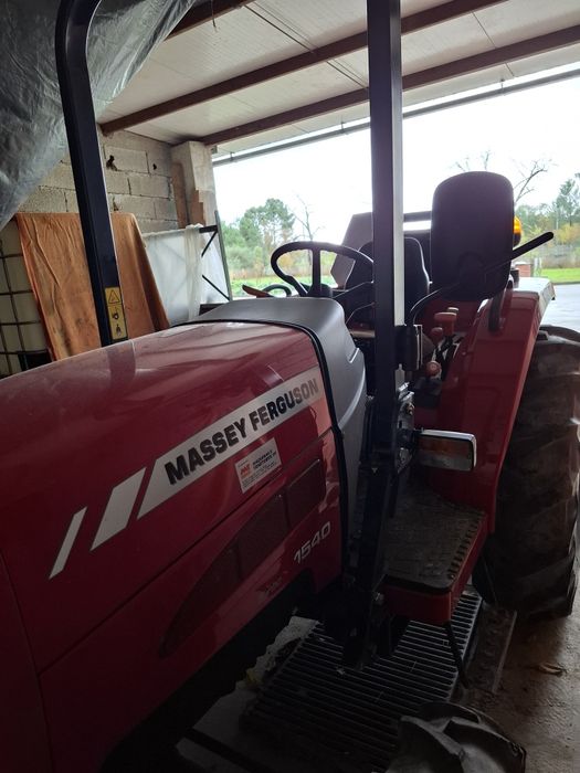 Massey ferguson 1540 igual a novo 262 horas