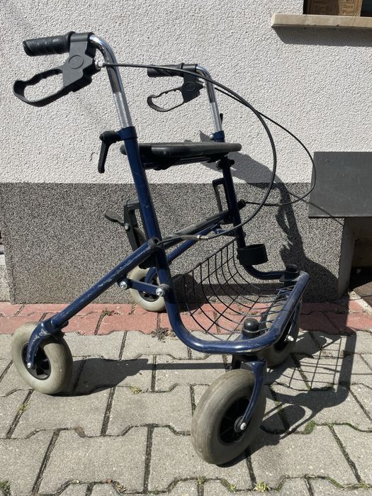 Chodzik balkonik dla seniora z hamulcami
