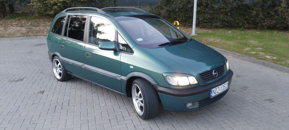 Opel Zafira A  2.2 benzyna/LPG  2002r  7 osób