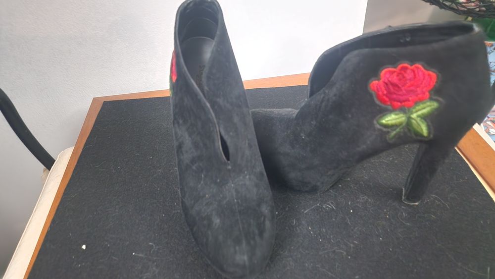 Botas pelo tornozelo tam38