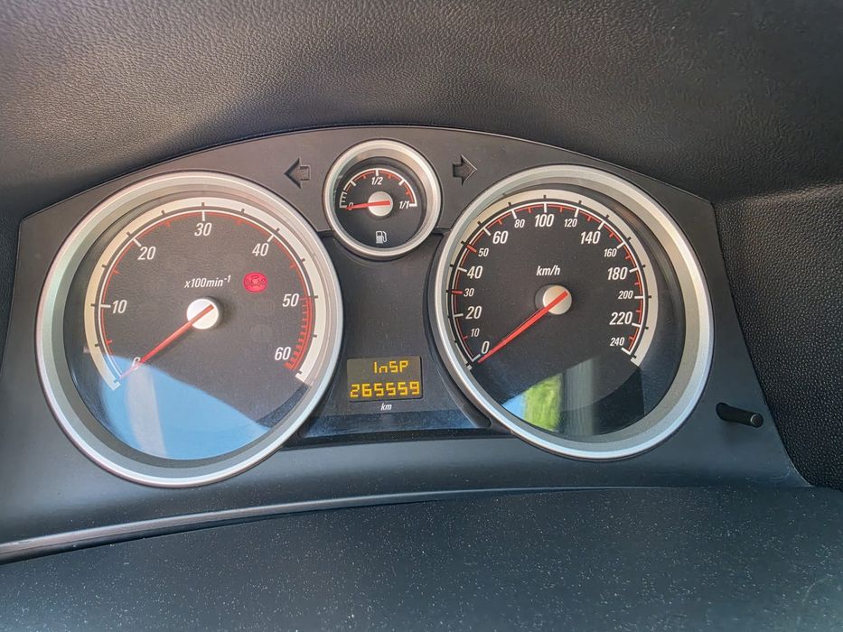 Opel Astra GTC — fotografia 7