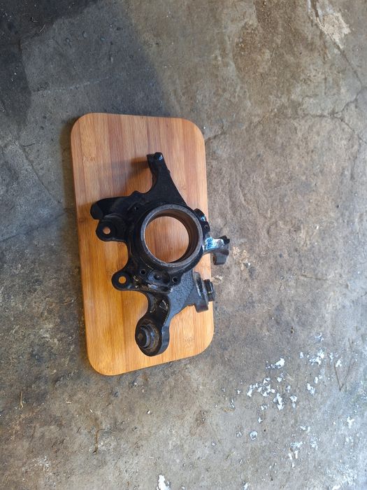 Zwrotnica tył bmw e90, e91