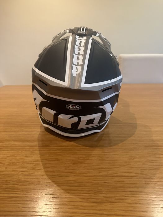 Airoh wrapp edição limitada