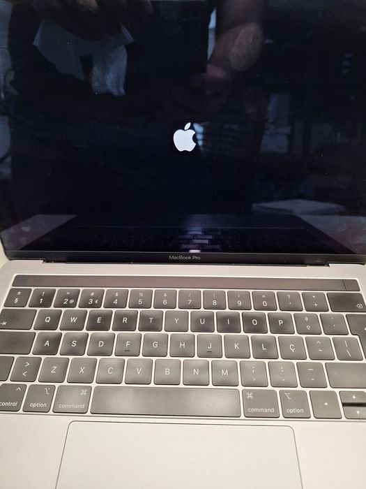 MacBook Pro 13 A2159512585889461063680