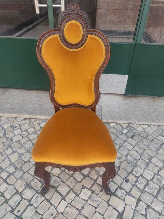 Cadeira Neoclássica em mogno maciço e veludo