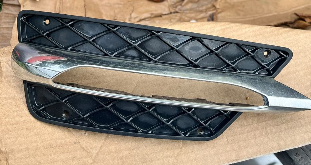 Kratka prawa zderzaka Mercedes w 204 lift amg a2048851453