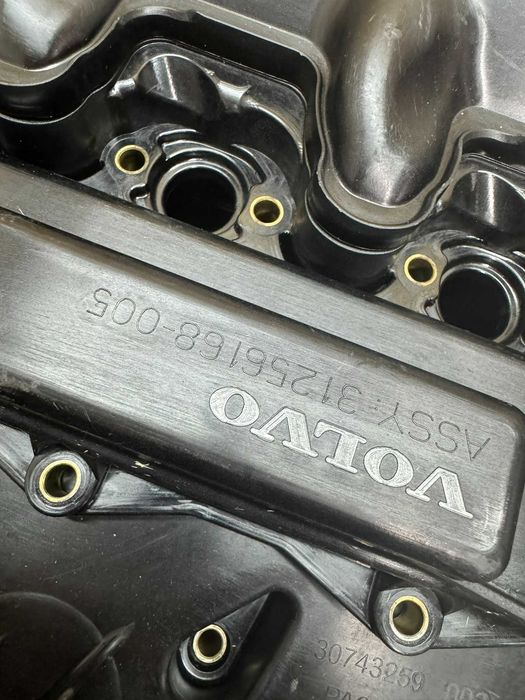 Pokrywa zaworów kolektor ssący Volvo XC60 I V70 III S80 II XC70 2,4D