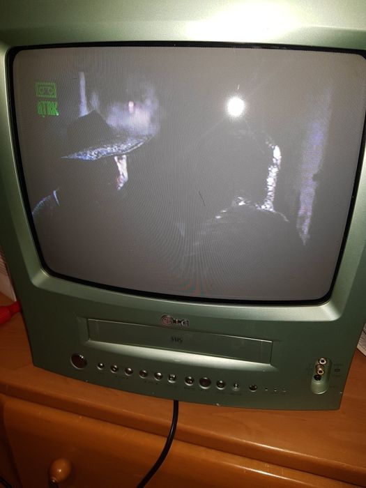 Telewizor odtwarzacz wideo na kasety sprawny