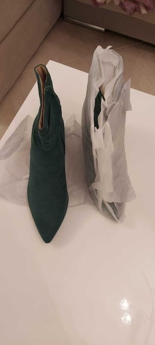 Bota de Camurça Verde - Elegante, Nova e Perfeita para o Inverno!