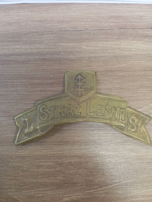 Dwie odznaki czapkowe straży leśnej , lasy