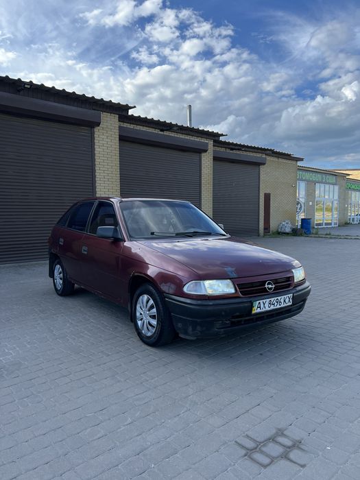 Opel Astra на полном ходу