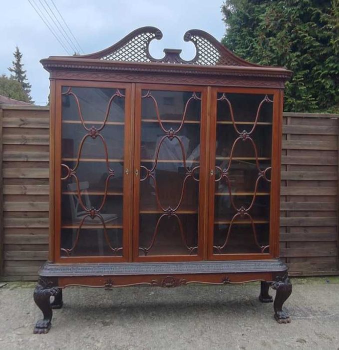 Kredens serwantka witryna chippendale rzeźbienia