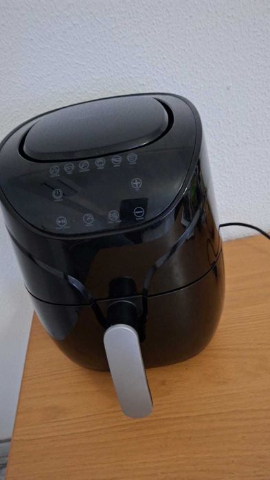 Air fryer sem óleo Qilive  5 lt  pouco usada