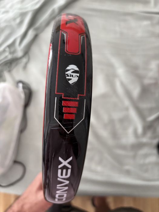 Raquete Padel Siux Carbon Convex com mochila e tubo de bolas