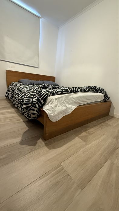 Cama de casal com estrado e colchão